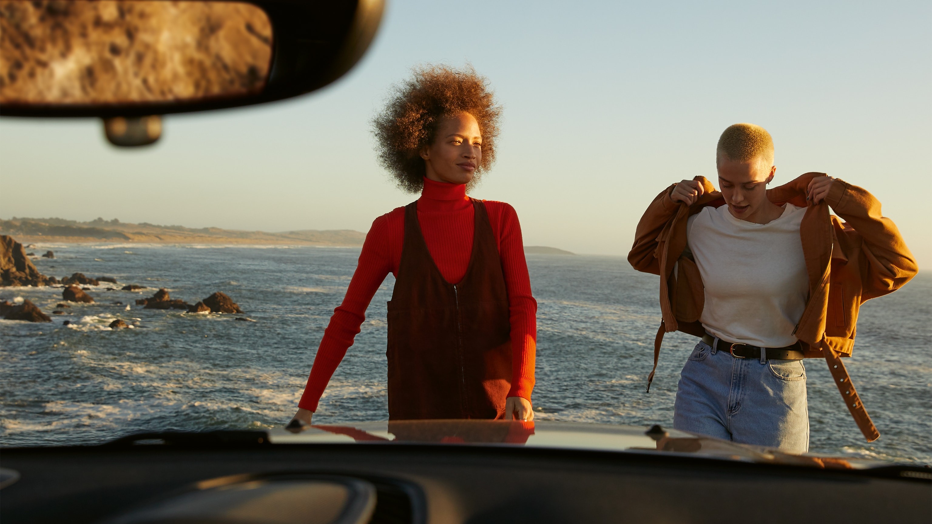 Mini Countryman - outdoor ocean with two women